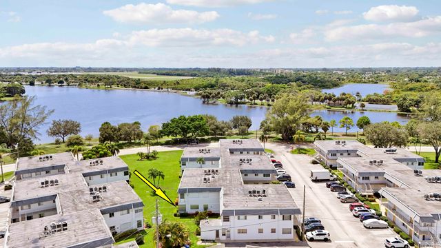 3040 LAKE OSBORNE Drive 109, Lake Worth Beach, FL 33461