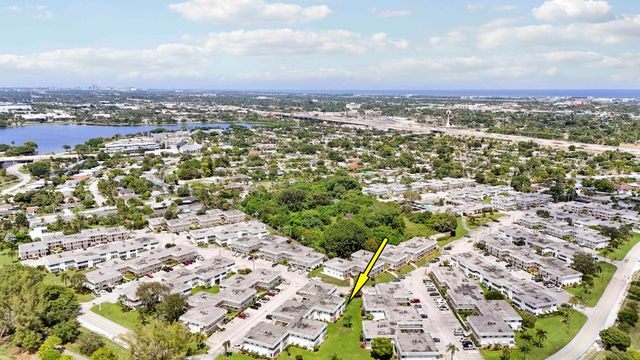 3040 LAKE OSBORNE Drive 109, Lake Worth Beach, FL 33461