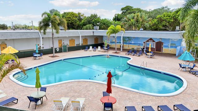 3040 LAKE OSBORNE Drive 109, Lake Worth Beach, FL 33461