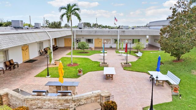 3040 LAKE OSBORNE Drive 109, Lake Worth Beach, FL 33461
