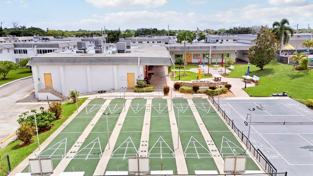 3040 LAKE OSBORNE Drive 109, Lake Worth Beach, FL 33461