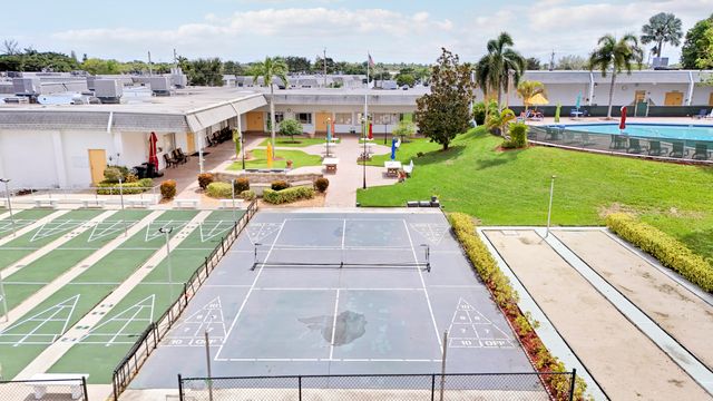 3040 LAKE OSBORNE Drive 109, Lake Worth Beach, FL 33461