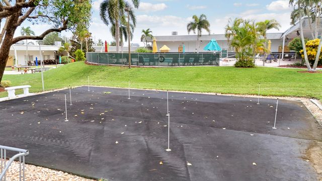 3040 LAKE OSBORNE Drive 109, Lake Worth Beach, FL 33461