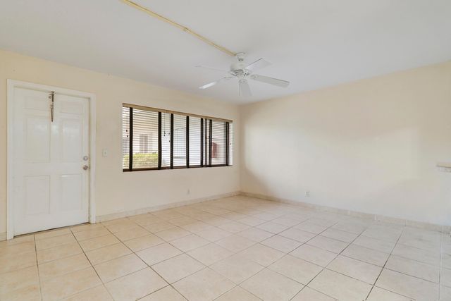 3040 LAKE OSBORNE Drive 109, Lake Worth Beach, FL 33461
