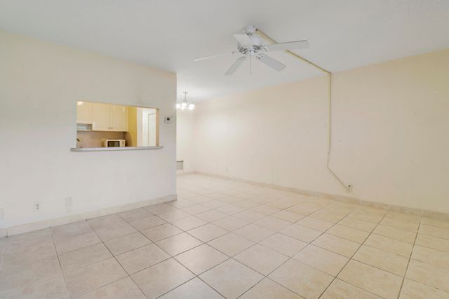 3040 LAKE OSBORNE Drive 109, Lake Worth Beach, FL 33461