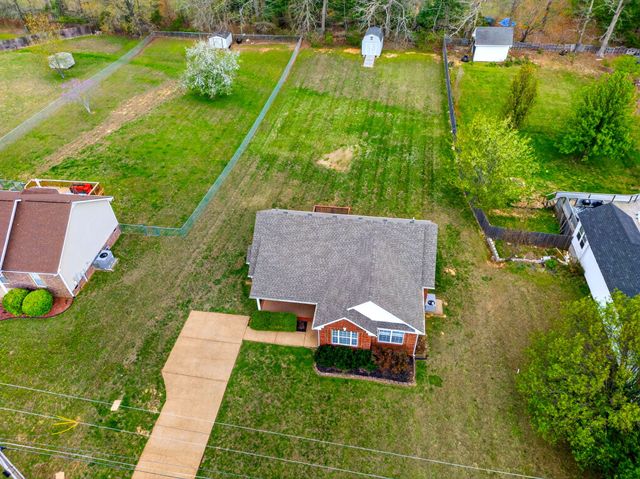 307 Sarah Ln, Portland, TN 37148