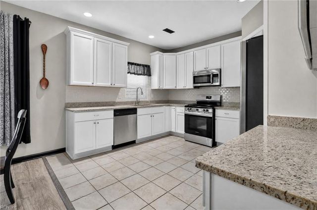 1923 Linster ST, Chesapeake, VA 23324