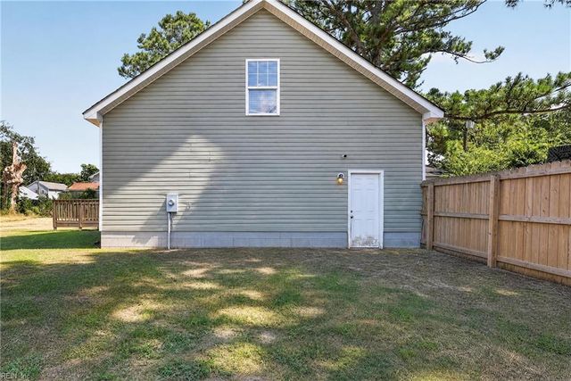 1923 Linster ST, Chesapeake, VA 23324