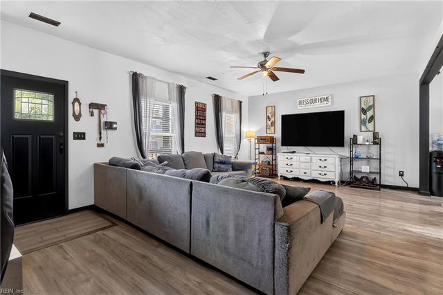 1923 Linster ST, Chesapeake, VA 23324