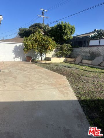 8536 Mcconnell Avenue, Los Angeles, CA 90045