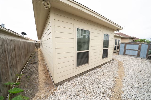 5730 Bella Donna Dr, Corpus Christi, TX 78414