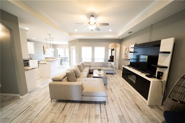 5730 Bella Donna Dr, Corpus Christi, TX 78414