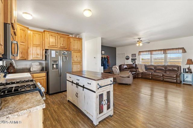 24617 N LAREDO Lane, Paulden, AZ 86334