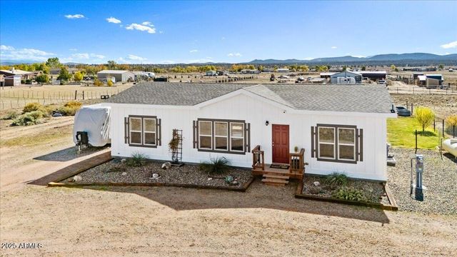 24617 N LAREDO Lane, Paulden, AZ 86334