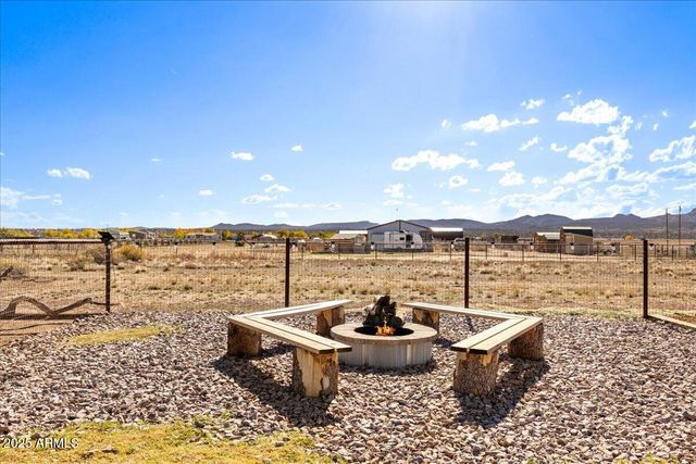 24617 N LAREDO Lane, Paulden, AZ 86334