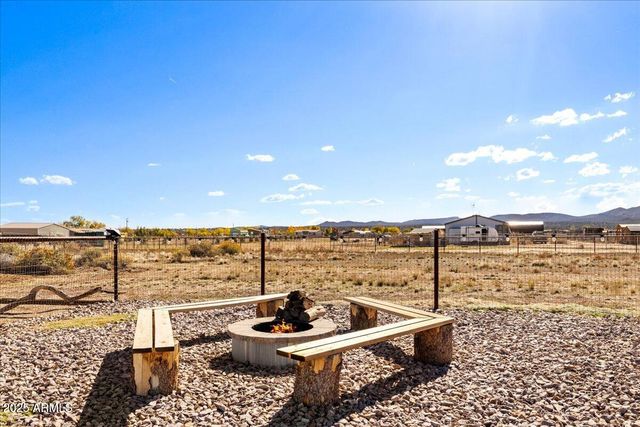 24617 N LAREDO Lane, Paulden, AZ 86334