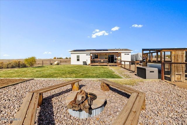 24617 N LAREDO Lane, Paulden, AZ 86334