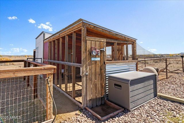 24617 N LAREDO Lane, Paulden, AZ 86334