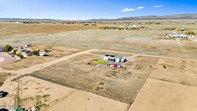 24617 N LAREDO Lane, Paulden, AZ 86334