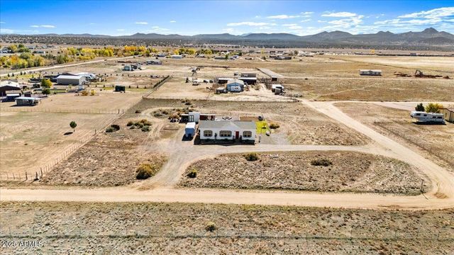 24617 N LAREDO Lane, Paulden, AZ 86334