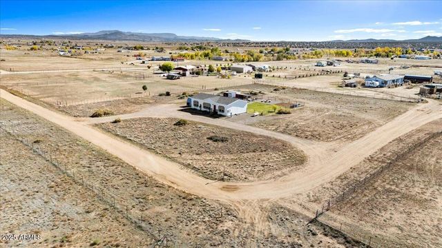 24617 N LAREDO Lane, Paulden, AZ 86334