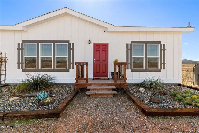 24617 N LAREDO Lane, Paulden, AZ 86334