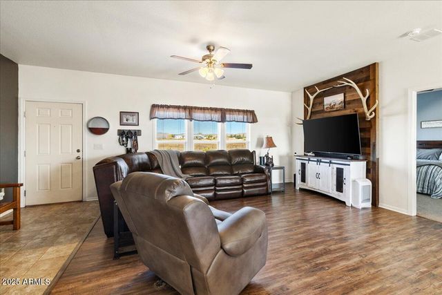 24617 N LAREDO Lane, Paulden, AZ 86334