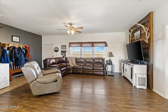 24617 N LAREDO Lane, Paulden, AZ 86334