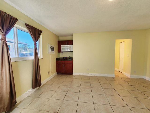 4471 SW 54th Court 1a-2b, Dania Beach, FL 33004