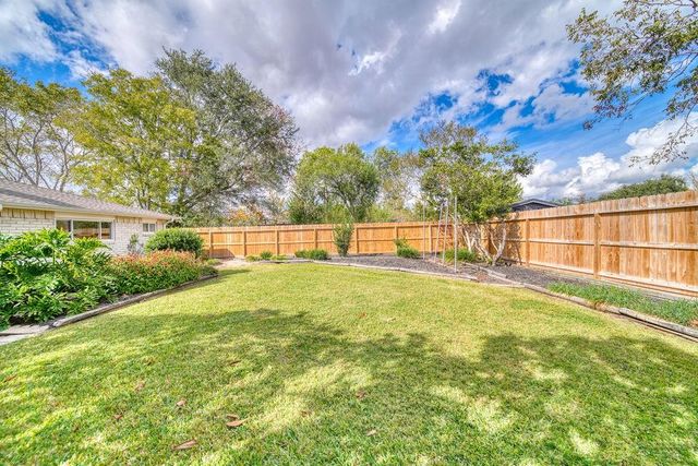 16327 Blackhawk Boulevard, Friendswood, TX 77546