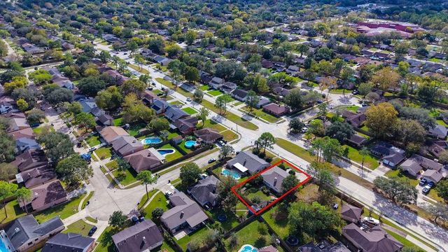 16327 Blackhawk Boulevard, Friendswood, TX 77546