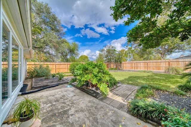 16327 Blackhawk Boulevard, Friendswood, TX 77546
