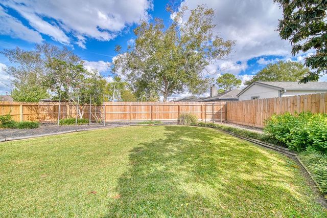 16327 Blackhawk Boulevard, Friendswood, TX 77546