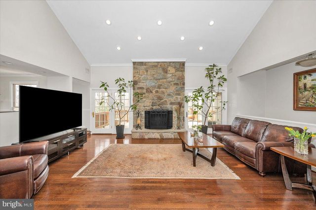 10101 LLOYD RD, Potomac, MD 20854