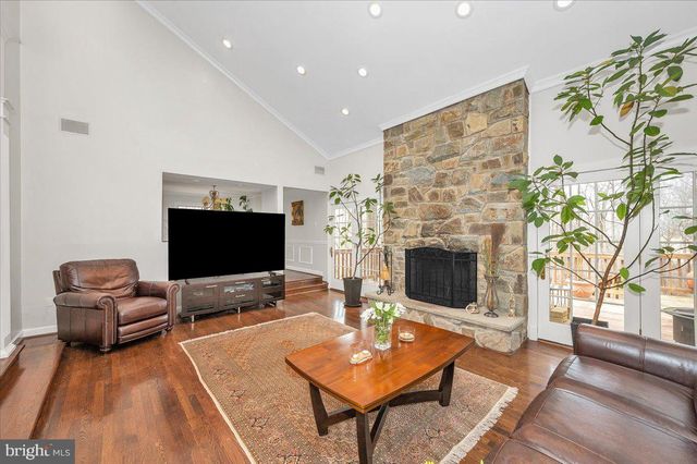 10101 LLOYD RD, Potomac, MD 20854