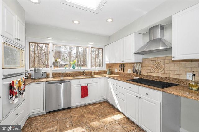 10101 LLOYD RD, Potomac, MD 20854