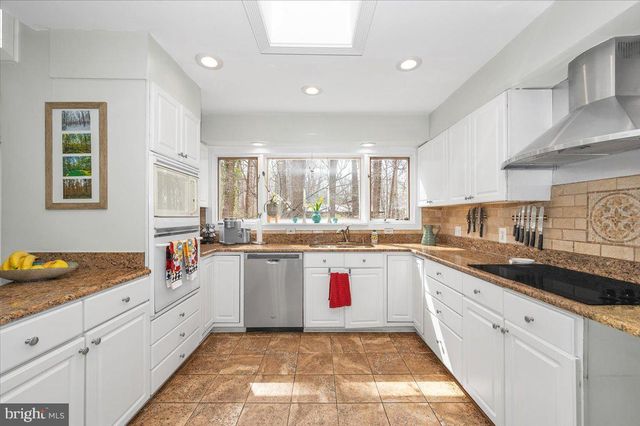 10101 LLOYD RD, Potomac, MD 20854