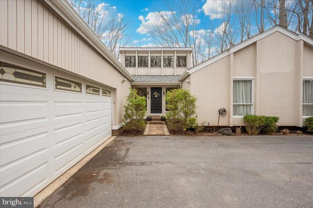 10101 LLOYD RD, Potomac, MD 20854