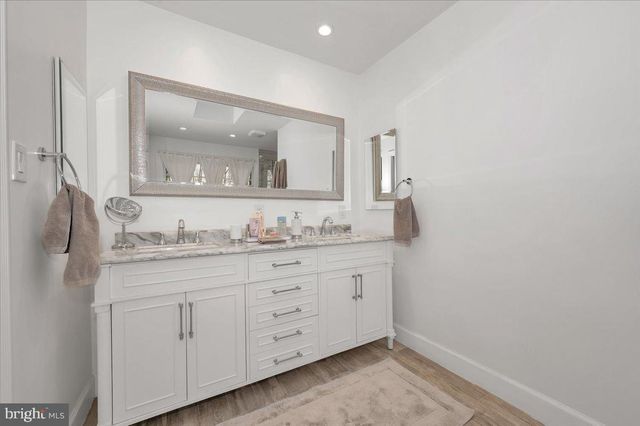 10101 LLOYD RD, Potomac, MD 20854