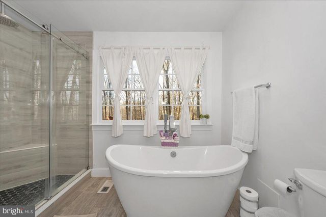 10101 LLOYD RD, Potomac, MD 20854