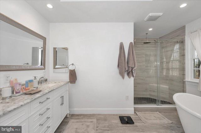 10101 LLOYD RD, Potomac, MD 20854