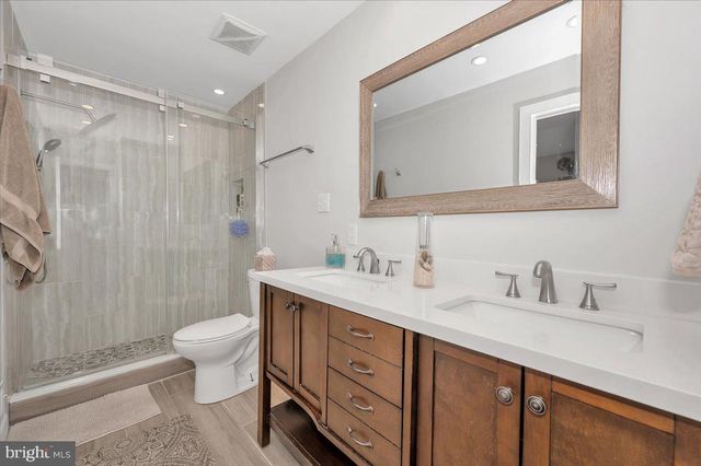 10101 LLOYD RD, Potomac, MD 20854