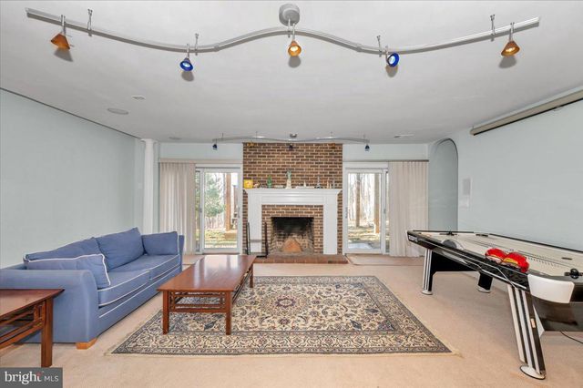 10101 LLOYD RD, Potomac, MD 20854