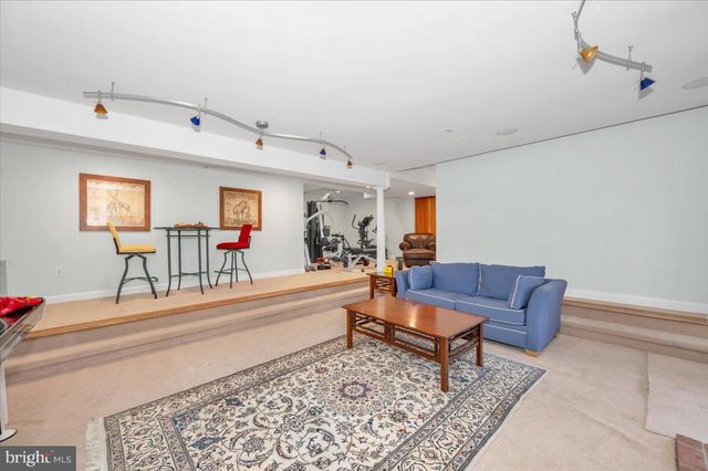 10101 LLOYD RD, Potomac, MD 20854