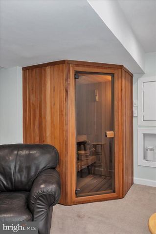 10101 LLOYD RD, Potomac, MD 20854