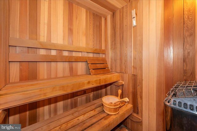 10101 LLOYD RD, Potomac, MD 20854