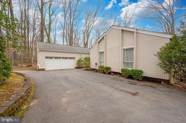 10101 LLOYD RD, Potomac, MD 20854