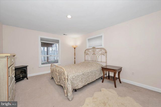 10101 LLOYD RD, Potomac, MD 20854