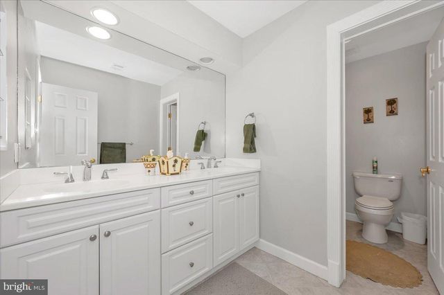 10101 LLOYD RD, Potomac, MD 20854