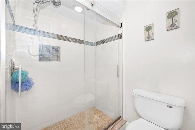 10101 LLOYD RD, Potomac, MD 20854